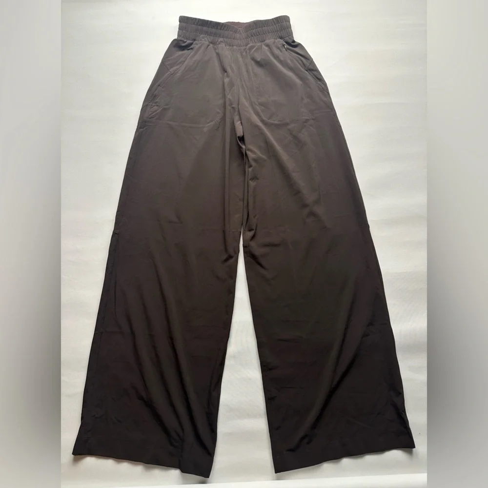 Lululemon swift mid rise Wide-Leg Pants. Brown. Size 0